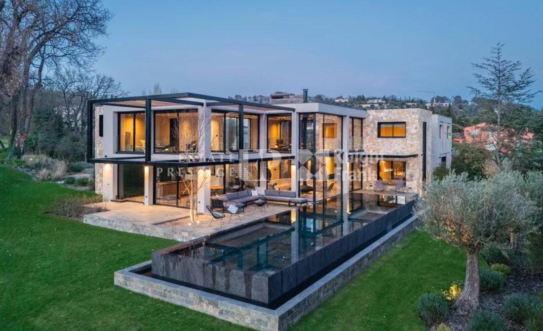 NEAR VALBONNE – RARE New Contemporary Villa with GOLF views