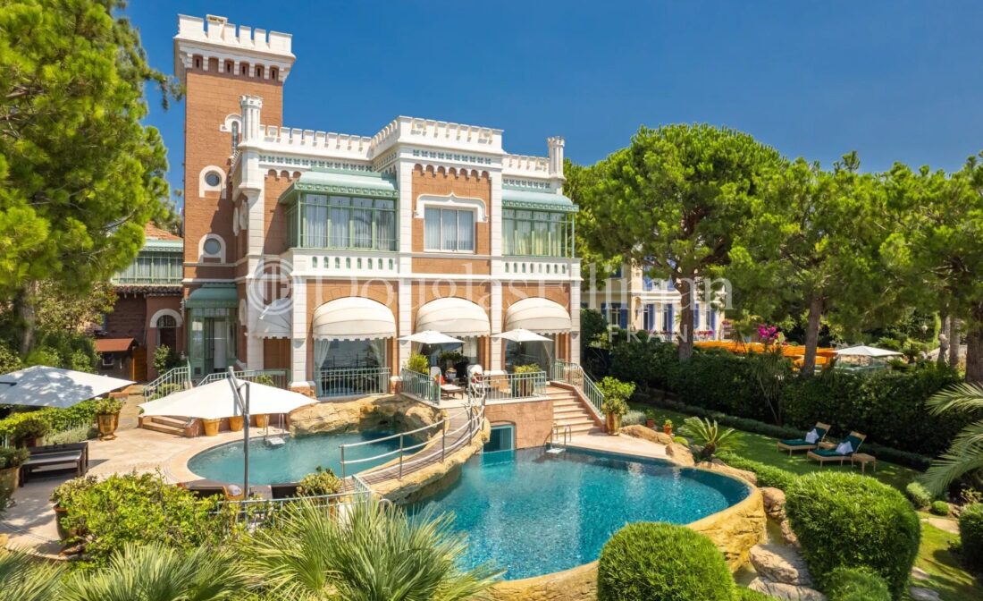CAP D’ANTIBES : An Iconic Waterfront Villa on Cap d’Antibes