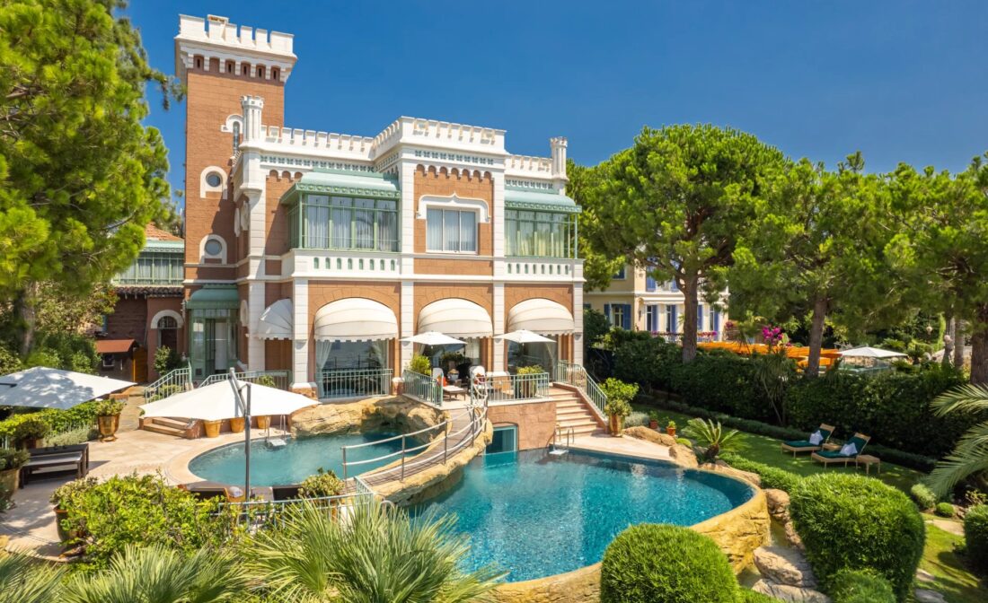 CAP D’ANTIBES : Villa iconique front de mer au Cap d’Antibes