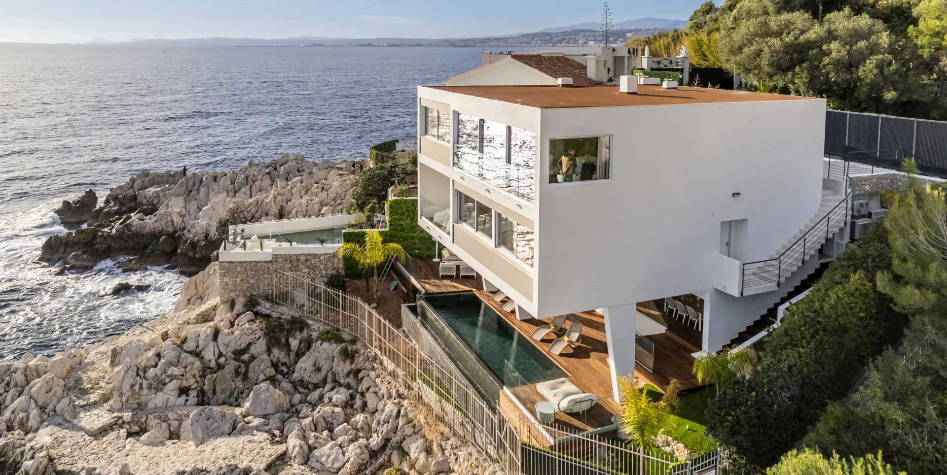 Sunday Times – Exceptional waterfront property facing the sea