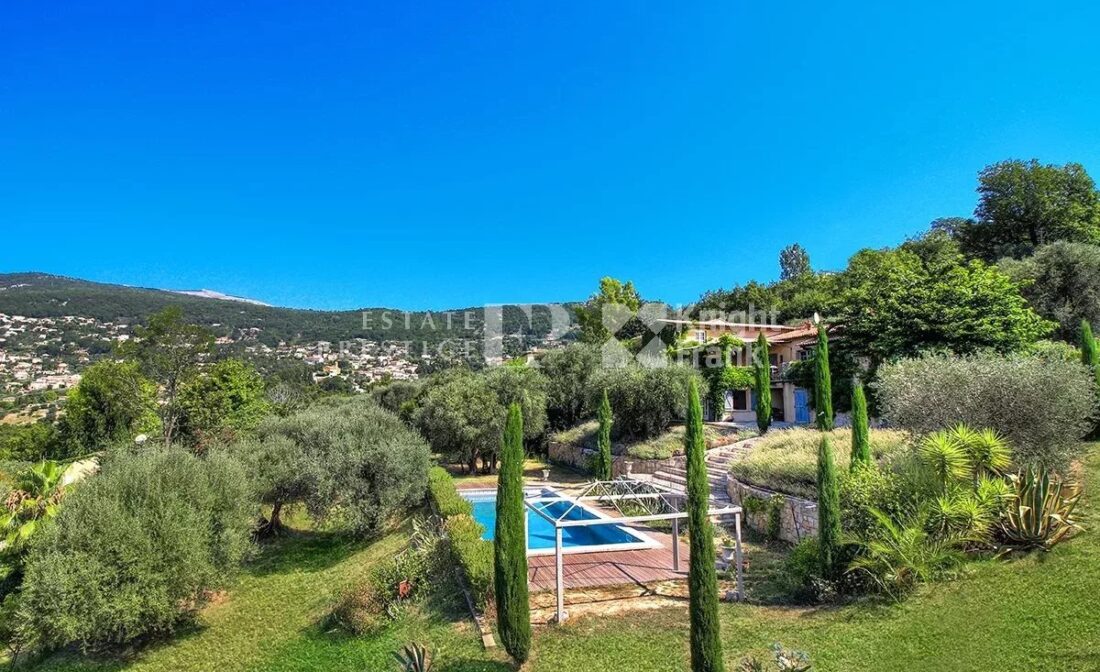 CHATEAUNEUF-DE-GRASSE – Charming Villa with wonderful sea and mountain views
