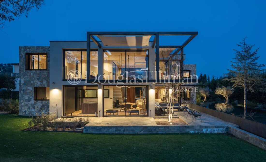 NEAR VALBONNE – RARE New Contemporary Villa with GOLF views