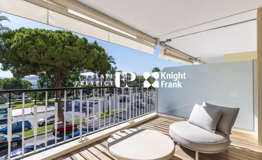 CANNES CROISETTE – Superb 3-room apartment with sea view