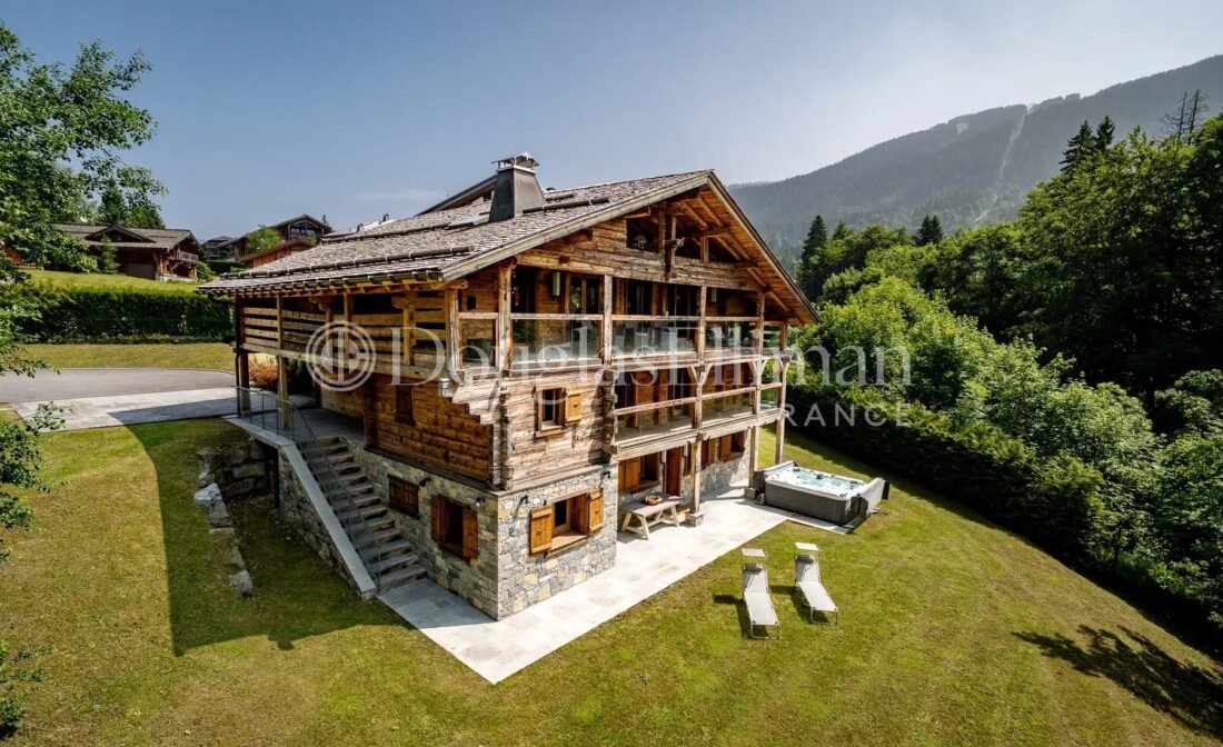 LES CARROZ – Magnifique ferme de 6 chambres récemment rénovée aux Carroz