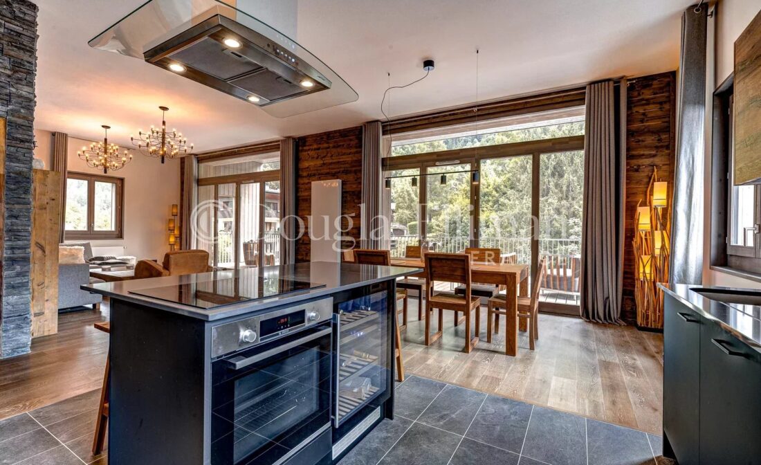 CHAMONIX – Appartement penthouse récemment construit, 3 chambres, 3 salles de bains, situé dans le centre de Chamonix
