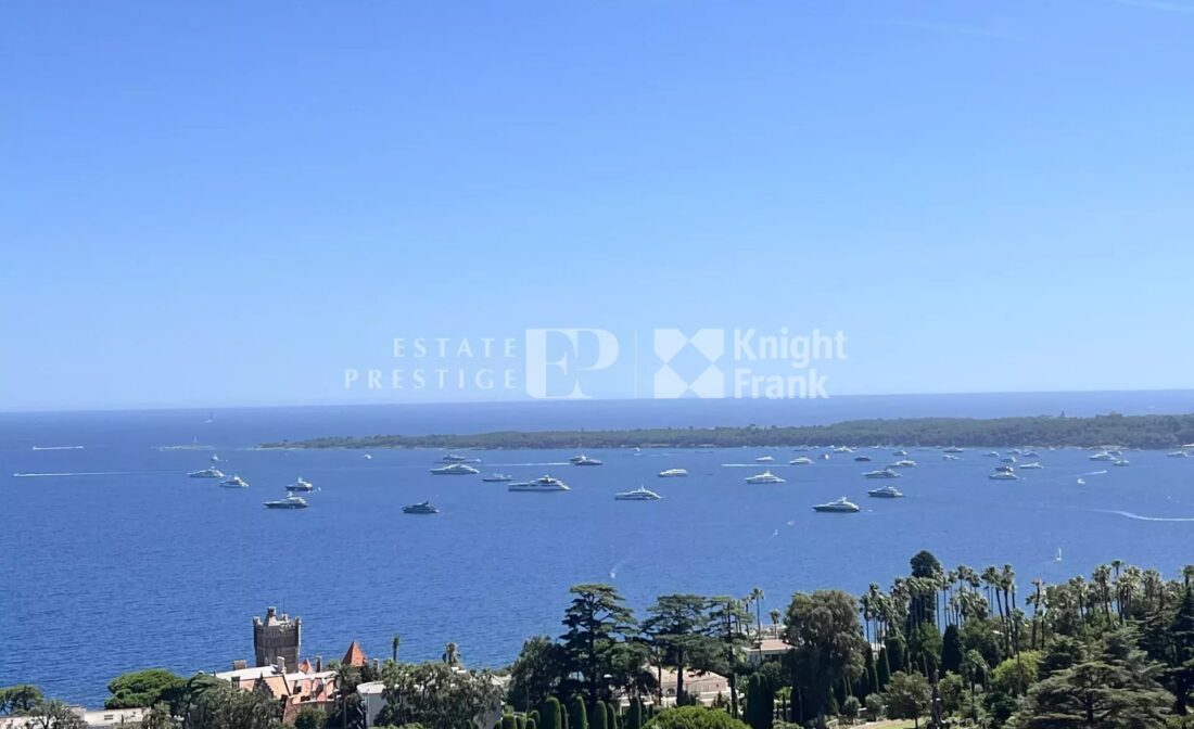 CANNES CALIFORNIE –  Beau trois pièces vue mer panoramique