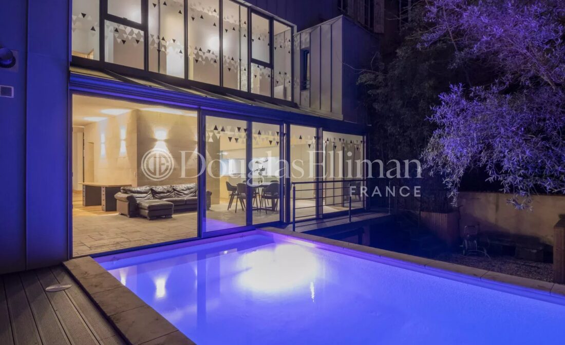 BORDEAUX- JARDIN PUBLIC / CHARTRONS – Maison de ville avec piscine