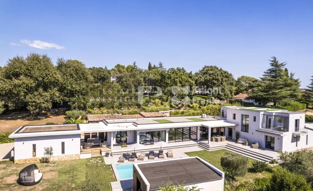PROCHE DE VALBONNE : Villa de Luxe Récemment Construite avec Piscine et une Maison d’Invités