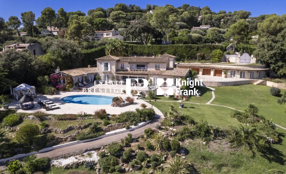 SAINT-PAUL-DE-VENCE –  An Exceptional Villa with panoramic sea views and top-of-the-range amenities