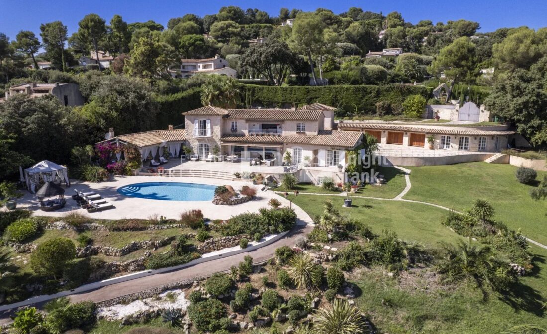 SAINT-PAUL-DE-VENCE – Villa d’Exception avec vue mer panoramique et prestations haut de gamme