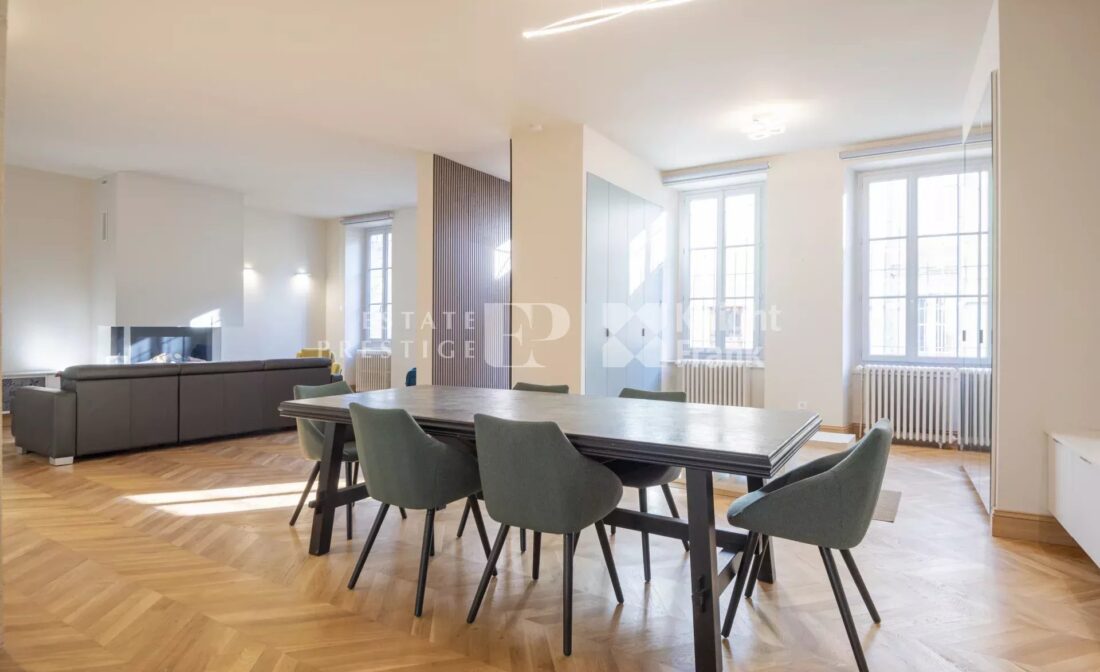 BORDEAUX- JARDIN PUBLIC / CHARTRONS – Maison de ville avec piscine