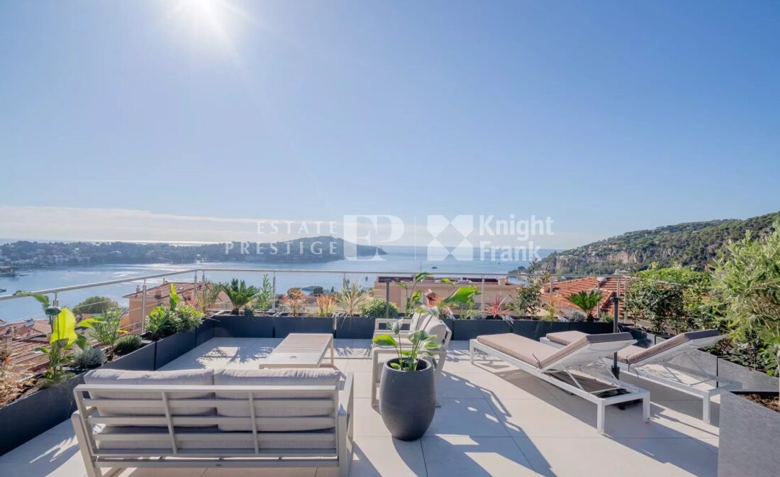 VILLEFRANCHE-SUR-MER – Penthouse with Panoramic Sea View