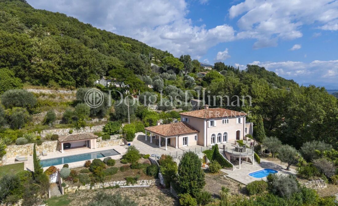 CHATEAUNEUF-DE-GRASSE – Large Villa avec une vue panoramique et deux piscines