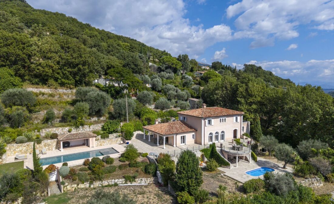 CHATEAUNEUF-DE-GRASSE – Large Villa with Panoramic Views and Two Swimming Pools