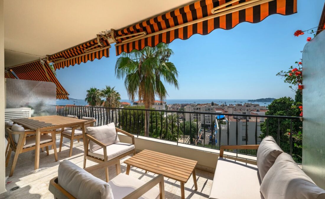 BEAULIEU-SUR-MER – Beautiful new apartment with panoramic sea view