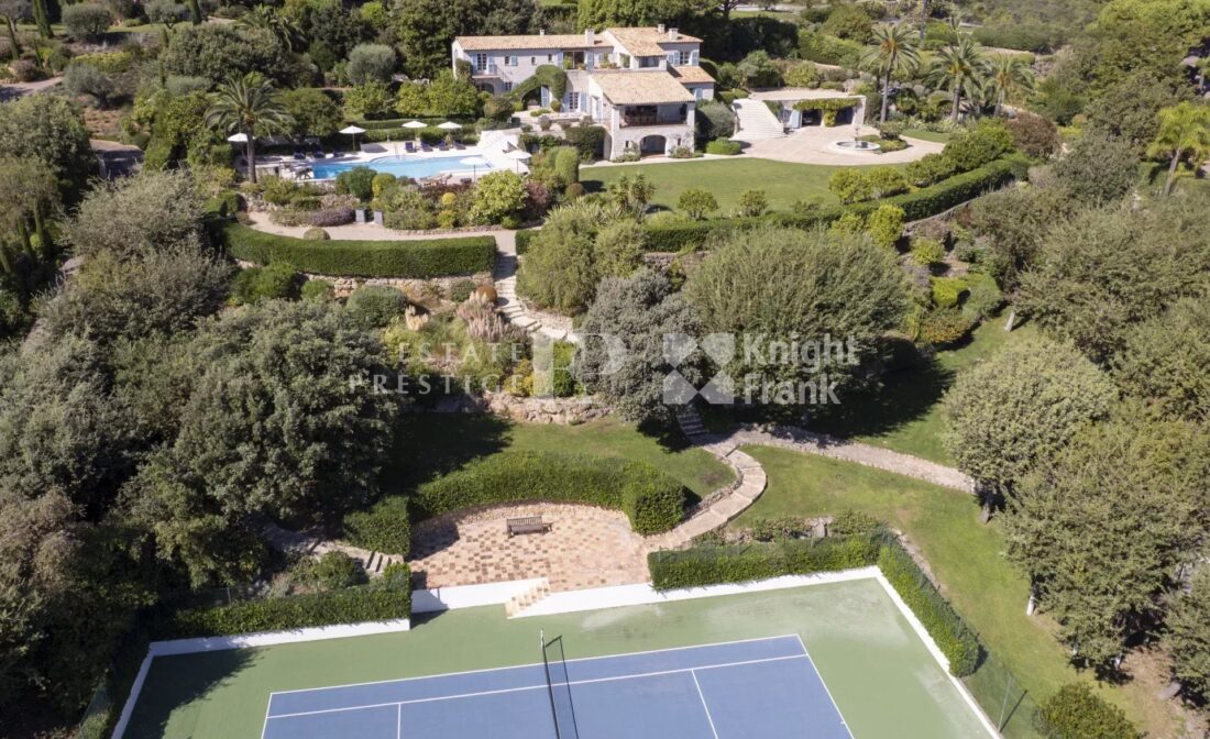 SAINT-PAUL-DE-VENCE – Propriété d’exception vue mer avec piscine et tennis