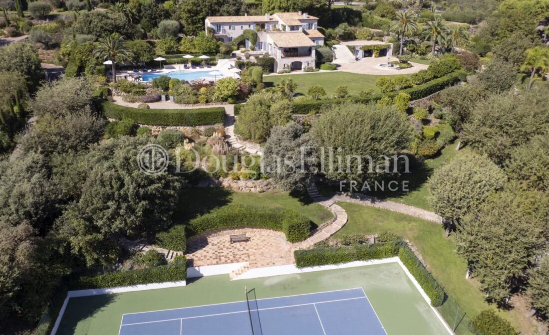 SAINT-PAUL-DE-VENCE – Propriété d’exception vue mer avec piscine et tennis