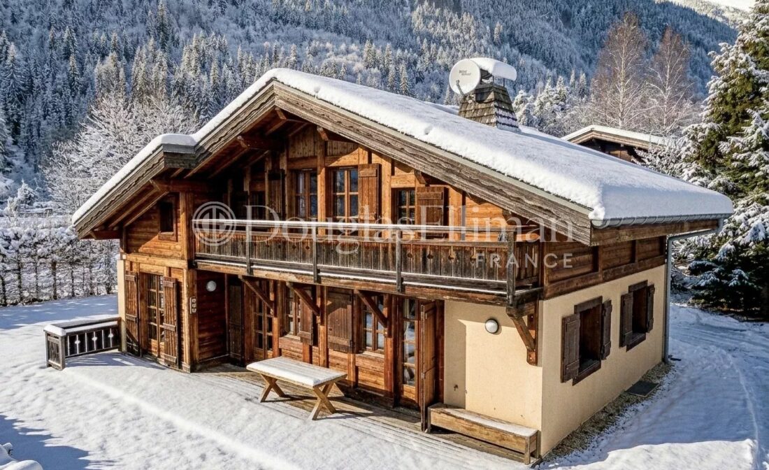 CHAMONIX – Classic alpine chalet with 6 bedrooms