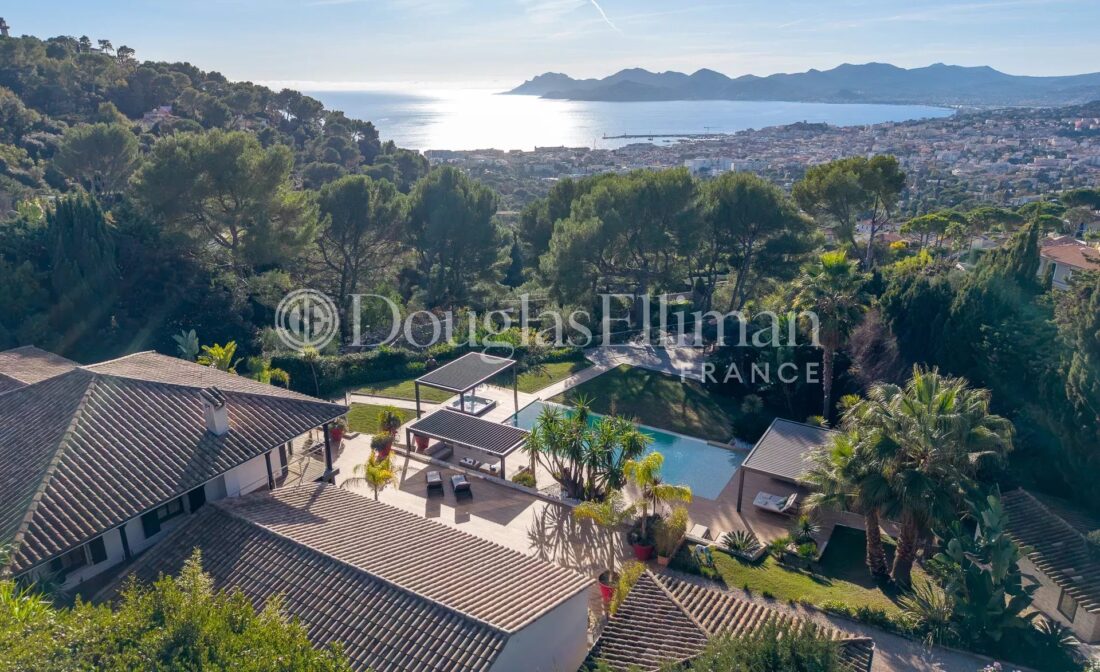 CANNES CALIFORNIE – Magnifique villa avec vue mer