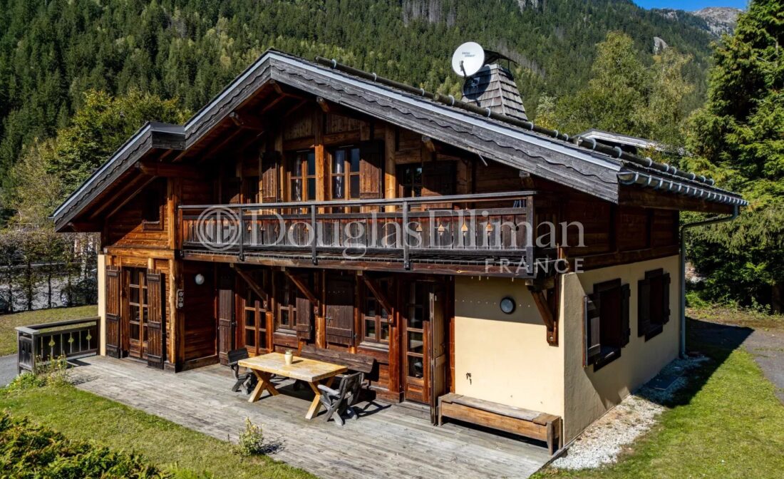 CHAMONIX – Un chalet alpin classique avec 6 chambres à Les Tines, Chamonix