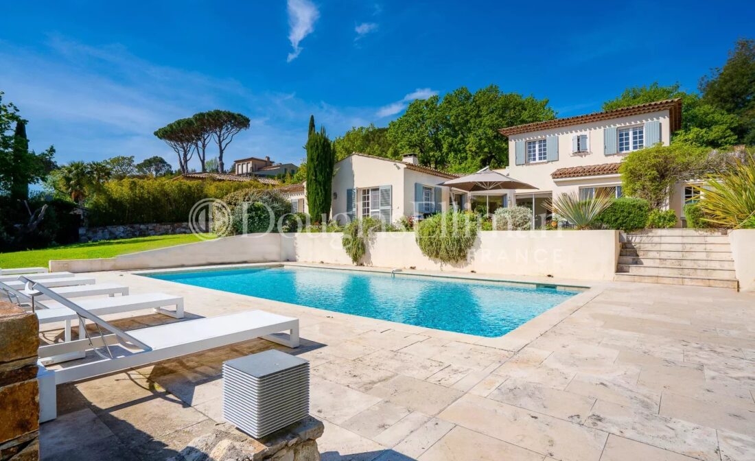 Grimaud – Villa avec piscine, tennis et vue mer
