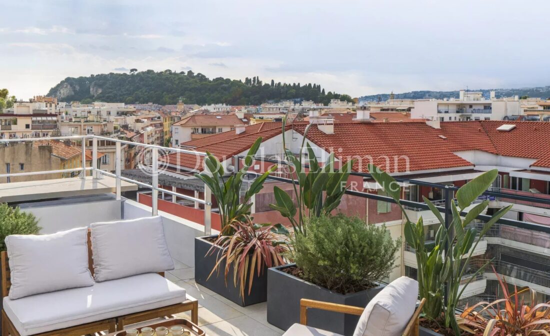 Nice Riquier – le Port : Penthouse 3 pièces moderne de 72 m²