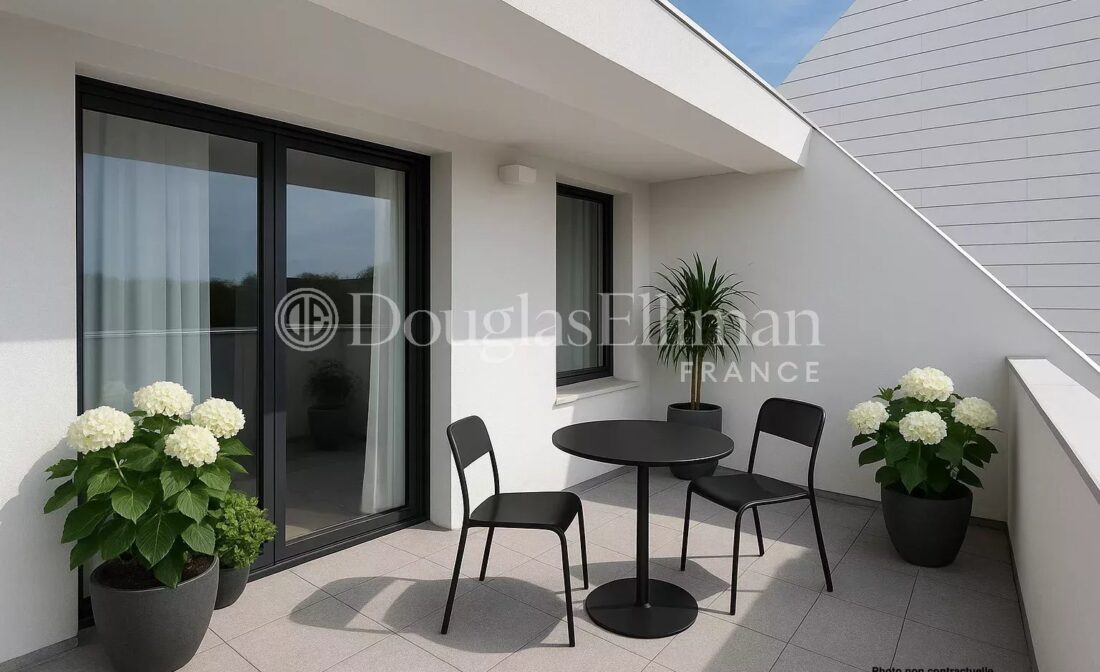 BORDEAUX BASTIDE – Apartment with elevator, loggia and parking spaces