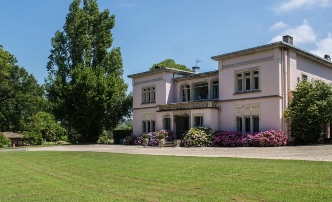 Luxury Estate in Urrugne with Pool & Golf Facilities