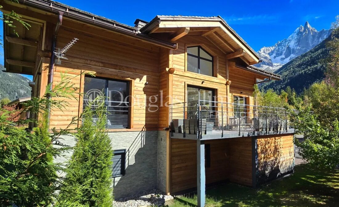 Chalet récemment construit avec 5 chambres au cœur de la Plaine des Praz, à Chamonix