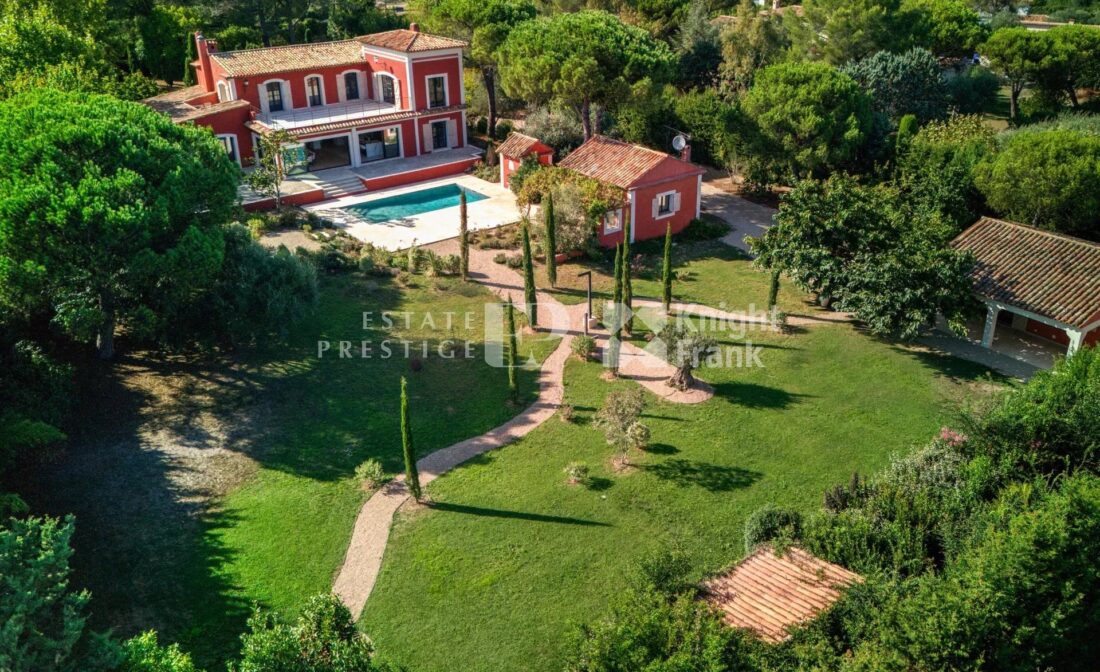 PROCHE VALBONNE : Villa de Style Toscan au Castellaras