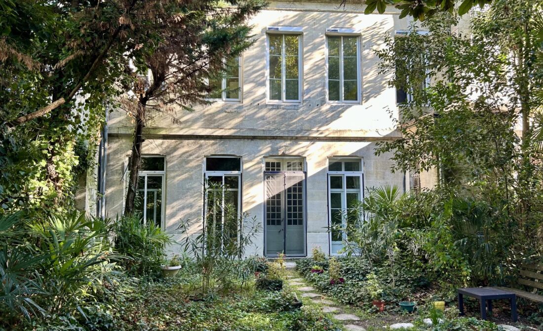 BORDEAUX – Mansion with garden