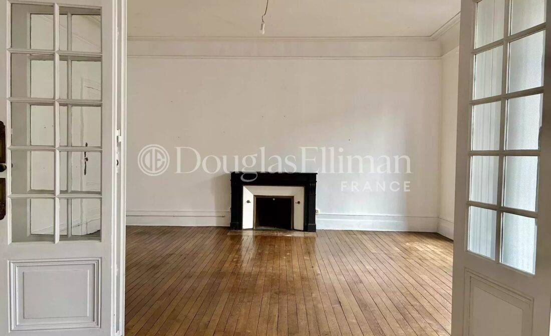 BORDEAUX PEY BERLAND – Appartement ou Bureaux avec balcon