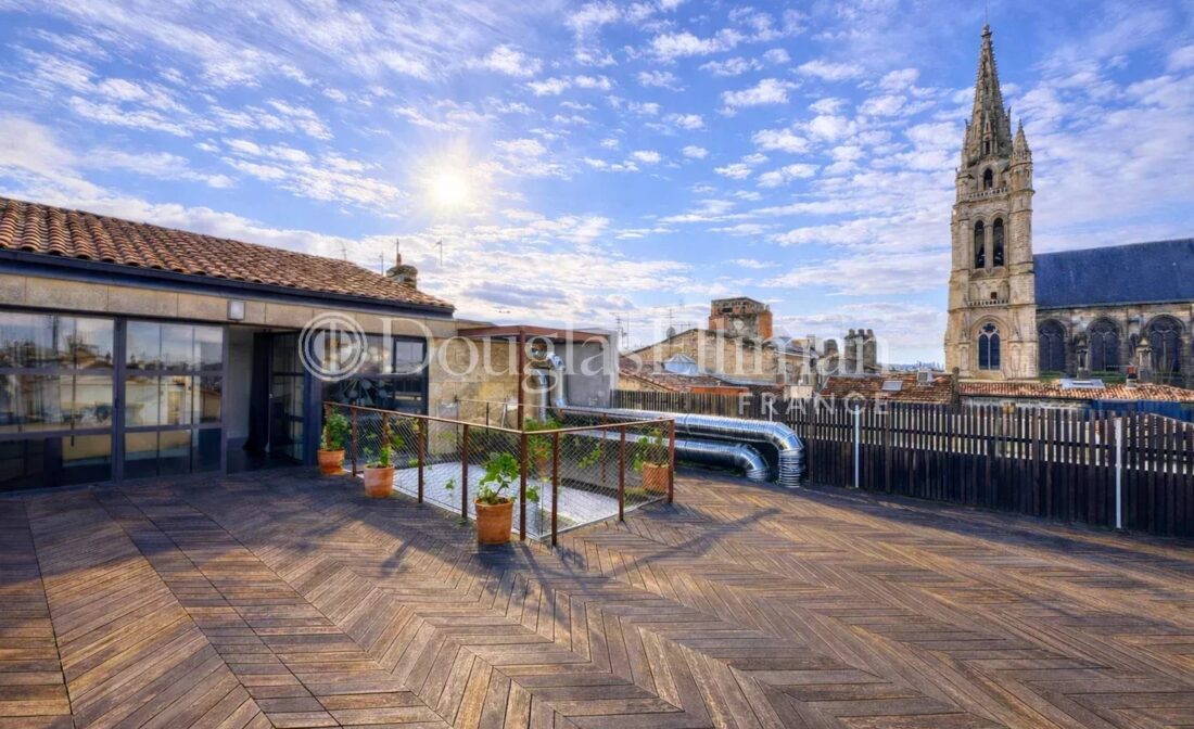 BORDEAUX CHARTRONS – Luxe Suspendu – Terrasses et Garage