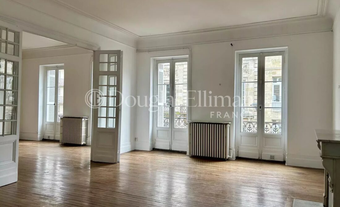 BORDEAUX PEY BERLAND – Apartment or Office with balcony