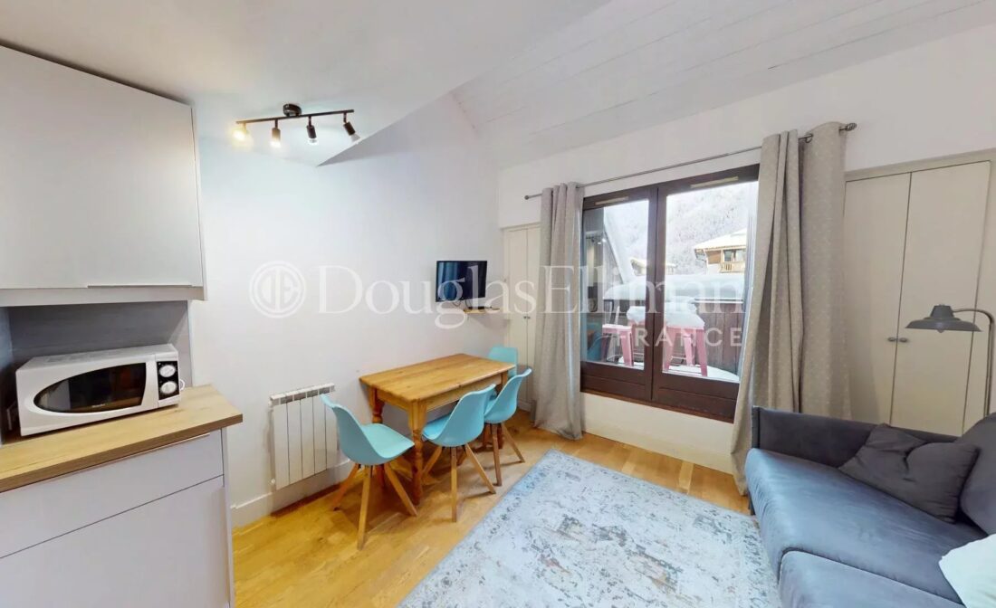 CHAMONIX – Renovated dupex apartment with balcony in Chamonix Sud