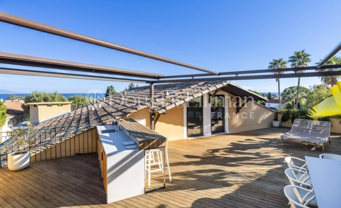 SAINT-JEAN-CAP-FERRAT – Superb 101m2 penthouse at walking distance from the village
