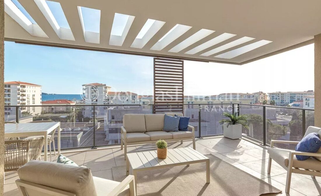 Antibes – Penthouse vue mer de 90m2 avec une terrasse de 25m2 !