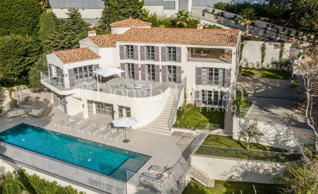 CANNES / LE CANNET – Superbe villa rénovée avec vue mer panoramique