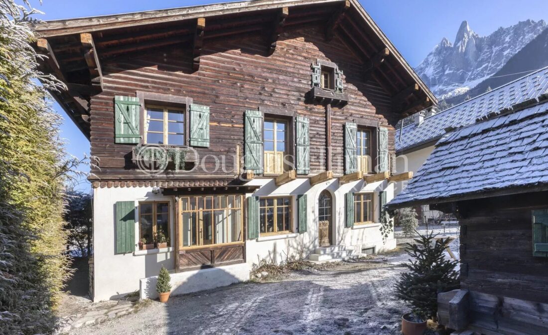 CHAMONIX – Maison de ville de 272 m² dans le village très prisé des Bois