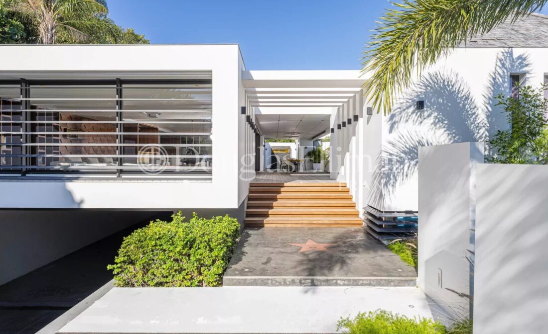 SAINT BARTH – Superbe villa sur les hauteurs de Colombier