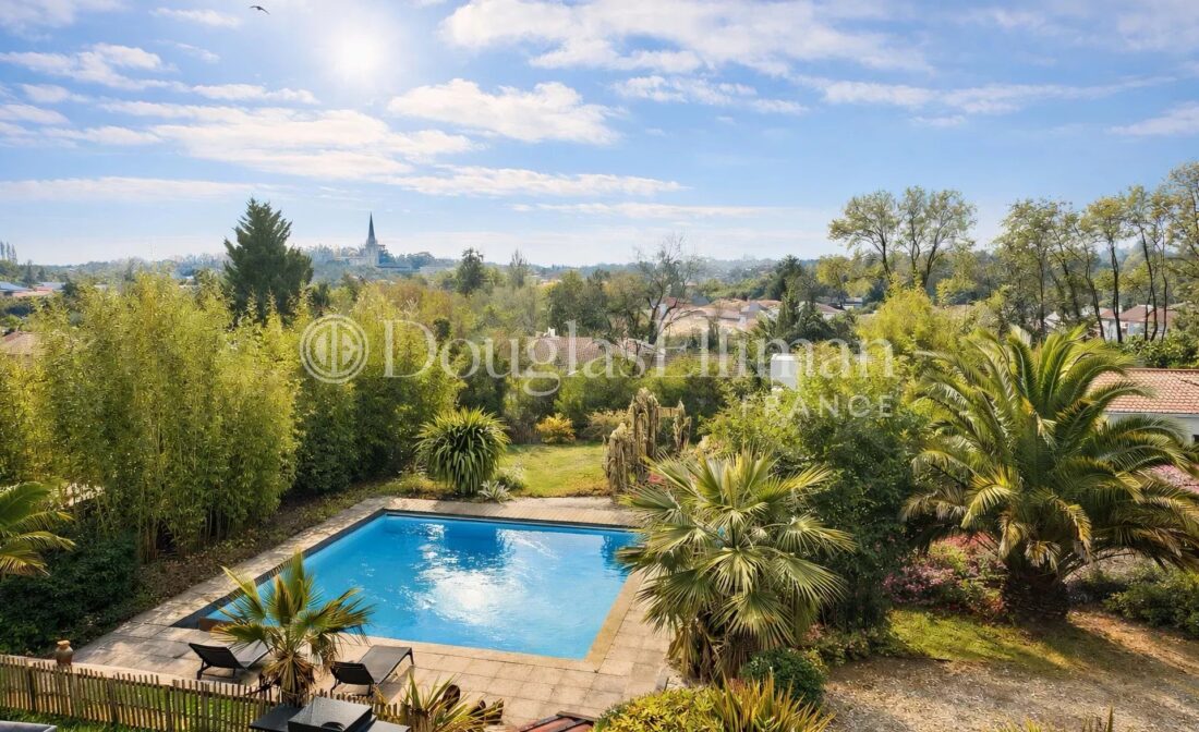 MARTILLAC – Contemporary house