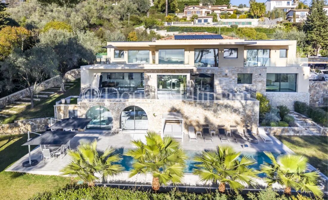 MOUGINS – Villa contemporaine avec vue panoramique
