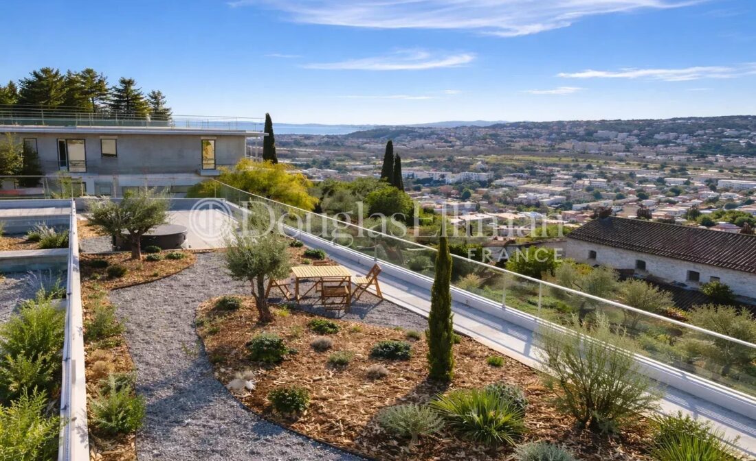NICE – Penthouse 5 rooms with roof terrace jacuzzi and garden sea view corniche fleurie