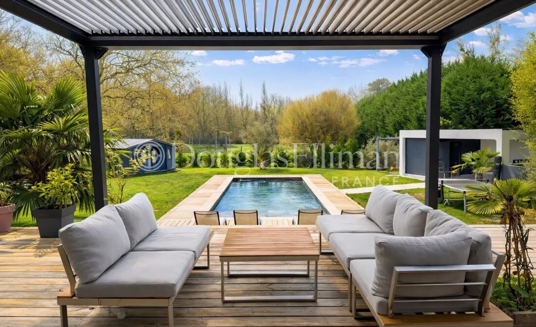 LEOGNAN – MAISON CONTEMPORAINE AVEC PISCINE