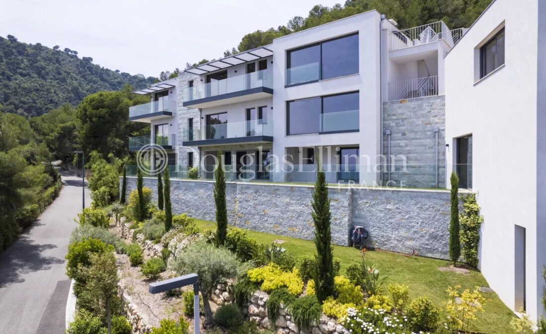 EZE-BORD-DE-MER – Élégante villa offrant une vue panoramique sur la mer
