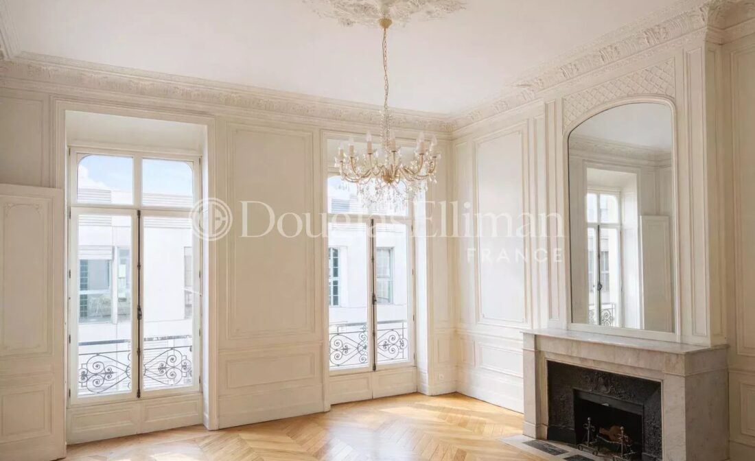 BORDEAUX JARDIN PUBLIC – Magnifique appartement haussmannien