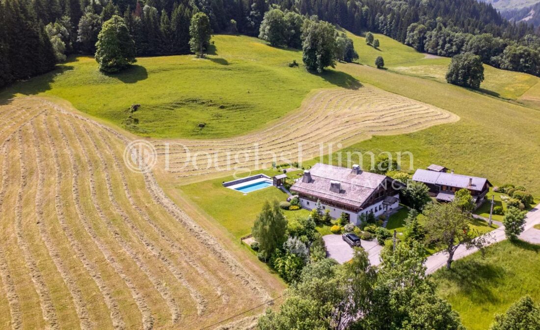 MEGÈVE – Exceptional renovated farmhouse