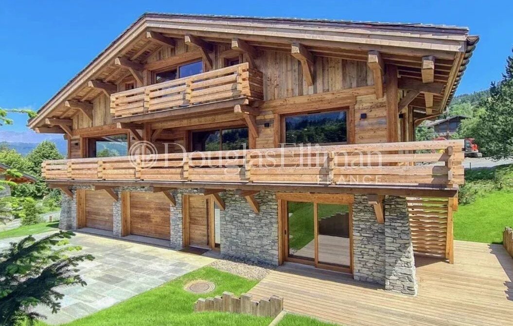 Exceptionnel chalet neuf à proximité des pistes de ski et du prestigieux golf du Mont d’Arbois